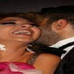 من هو الرجل الذي عانق ميريام فارس بحرارة؟ 